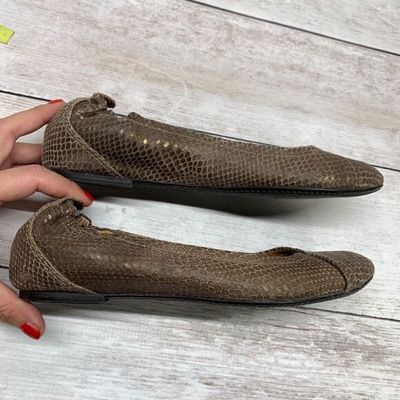 Sofft Womens Size 7.5M Ballet Flats Shoes Snake Print Leather Comfort Casual - Picture 2 of 10